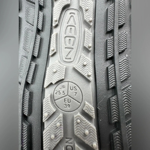 NWT KEEN Speed Runner Vibrant Grape US 7 EU 39 Hook Loop Adaptive Waterproof - Picture 9 of 11